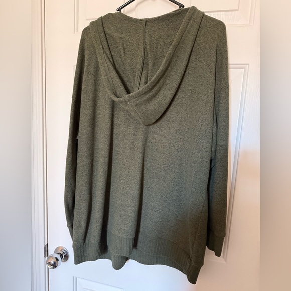 Torrid green hooded v-neck sweater women’s plus size 1 - Picture 2 of 3